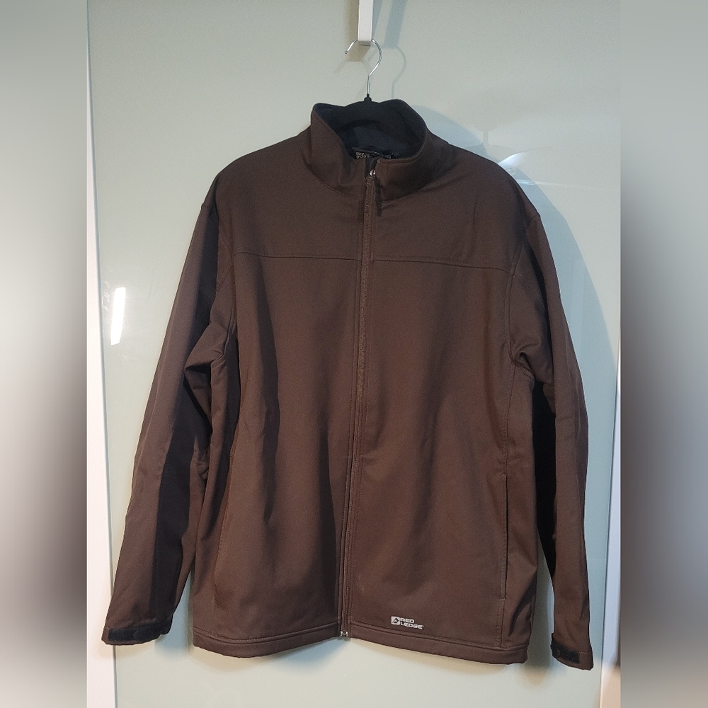 Red Ledge Men's Softshell Zip Jacket Fleece Lining Adjustable Cuff